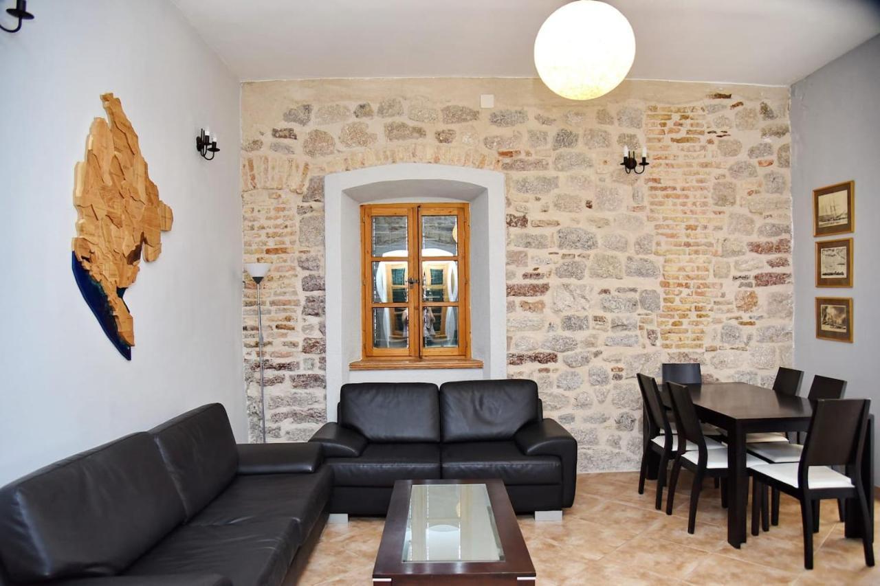 Cozy 2 Bedroom Apartment In Antique Bizanti Palace Kotor Exterior foto