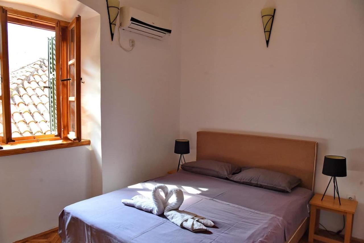 Cozy 2 Bedroom Apartment In Antique Bizanti Palace Kotor Exterior foto