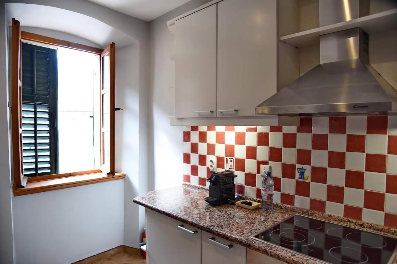 Cozy 2 Bedroom Apartment In Antique Bizanti Palace Kotor Exterior foto