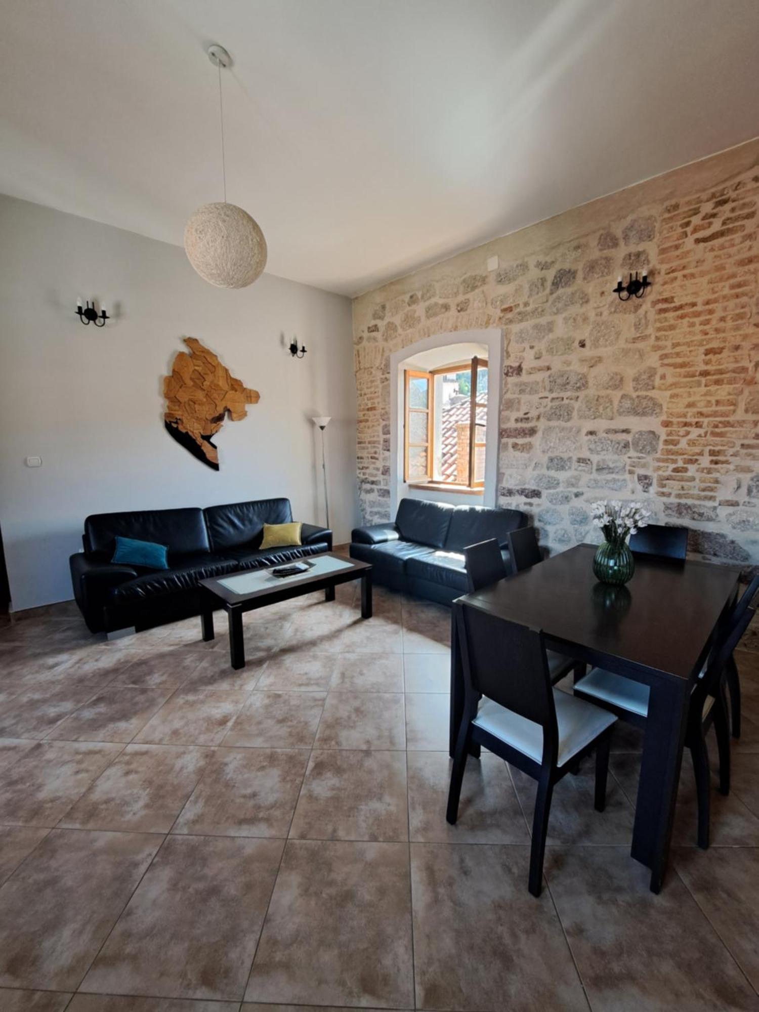 Cozy 2 Bedroom Apartment In Antique Bizanti Palace Kotor Habitación foto
